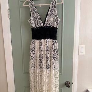 Lace black and white v-neck dress